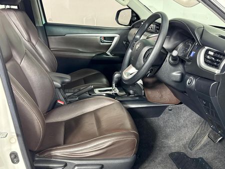 2019-Toyota-Fortuner-24-GD-6-Raised-Body-Auto_9