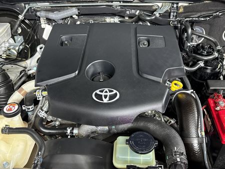 2019-Toyota-Fortuner-24-GD-6-Raised-Body-Auto_12