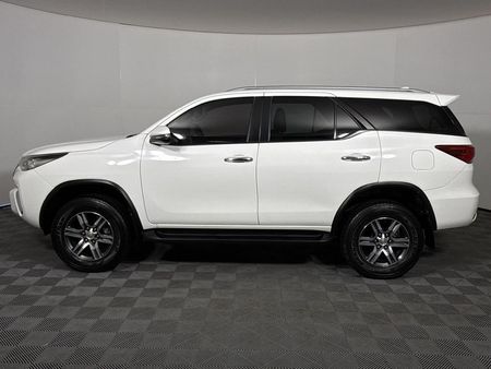 2019-Toyota-Fortuner-24-GD-6-Raised-Body-Auto_18