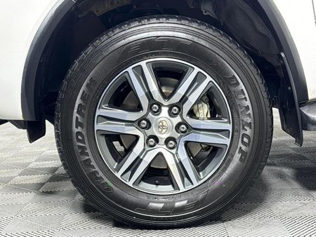 2019-Toyota-Fortuner-24-GD-6-Raised-Body-Auto_4