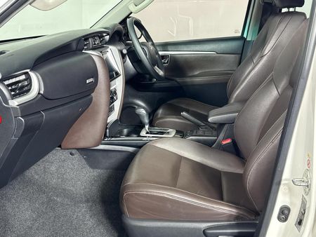 2019-Toyota-Fortuner-24-GD-6-Raised-Body-Auto_8