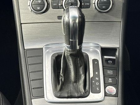 2012-Volkswagen-Passat-20-TDI-Comfortline-Auto-103kW_9