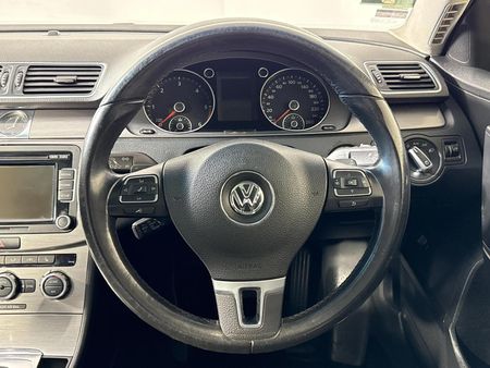 2012-Volkswagen-Passat-20-TDI-Comfortline-Auto-103kW_10