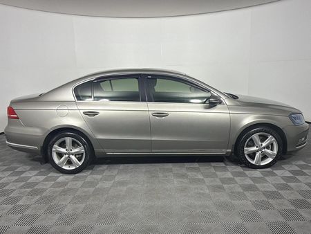 2012-Volkswagen-Passat-20-TDI-Comfortline-Auto-103kW_14