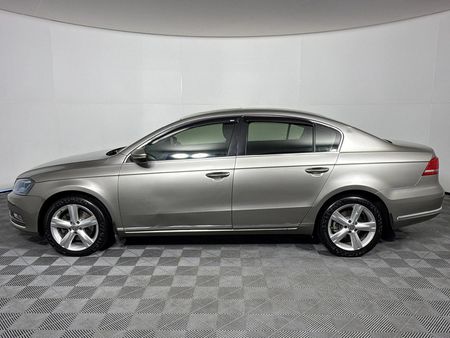 2012-Volkswagen-Passat-20-TDI-Comfortline-Auto-103kW_16