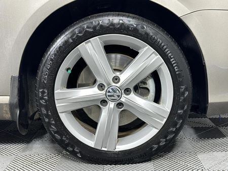 2012-Volkswagen-Passat-20-TDI-Comfortline-Auto-103kW_4