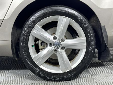 2012-Volkswagen-Passat-20-TDI-Comfortline-Auto-103kW_5