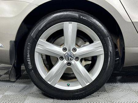 2012-Volkswagen-Passat-20-TDI-Comfortline-Auto-103kW_6