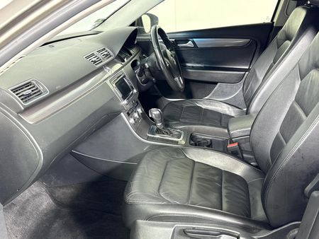 2012-Volkswagen-Passat-20-TDI-Comfortline-Auto-103kW_7