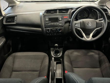 2016-Honda-Jazz-12-Trend_9