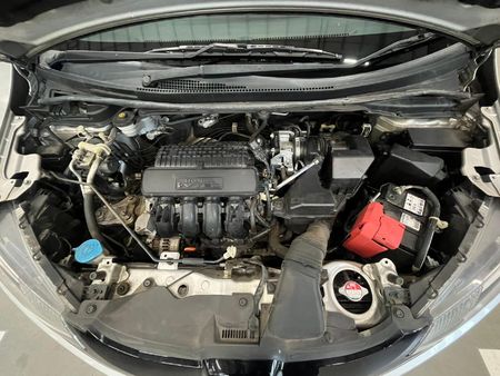 2016-Honda-Jazz-12-Trend_12