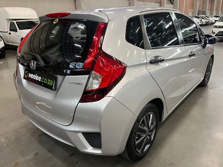 2016-Honda-Jazz-12-Trend_2