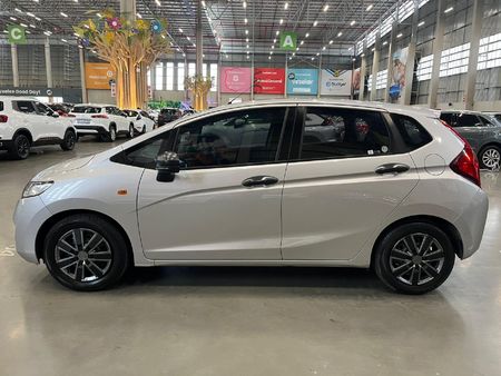 2016-Honda-Jazz-12-Trend_5