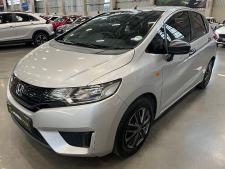 2016-Honda-Jazz-12-Trend_6