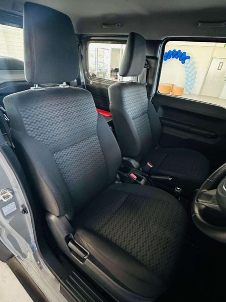 2023-Suzuki-Jimny-15-GLX-Auto_14