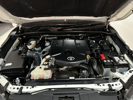 2025-Toyota-Hilux-28-GD-6-RB-Legend-RS-4x4-Double-Cab-Auto-mhev_9