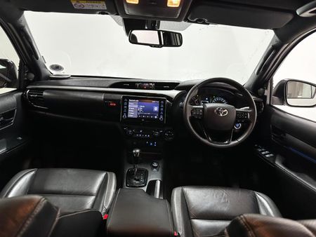 2025-Toyota-Hilux-28-GD-6-RB-Legend-RS-4x4-Double-Cab-Auto-mhev_10