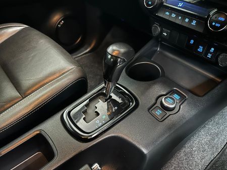 2025-Toyota-Hilux-28-GD-6-RB-Legend-RS-4x4-Double-Cab-Auto-mhev_11