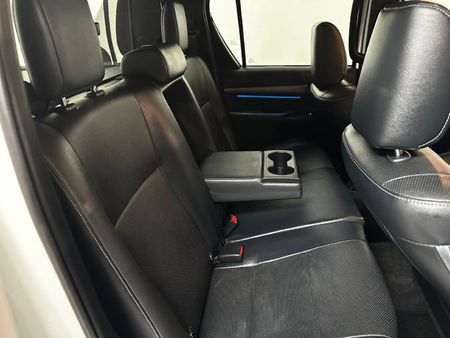 2025-Toyota-Hilux-28-GD-6-RB-Legend-RS-4x4-Double-Cab-Auto-mhev_18