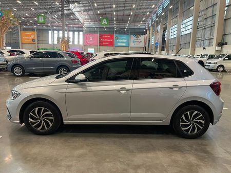 2024-Volkswagen-Polo-10-TSI-Life_5