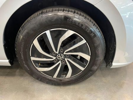 2024-Volkswagen-Polo-10-TSI-Life_8