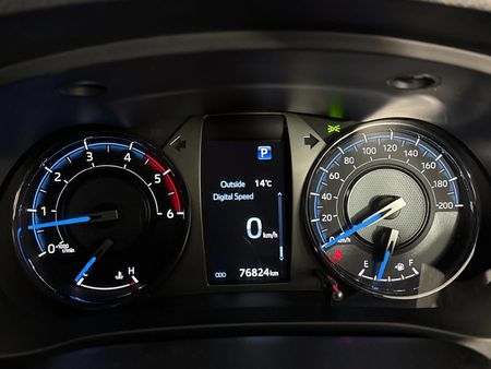 2022-Toyota-Hilux-28-GD-6-Raised-Body-Legend-Auto-Double-Cab_2