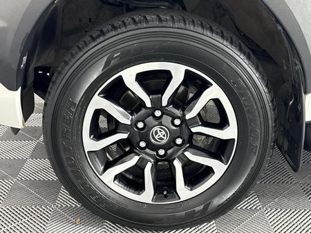2022-Toyota-Hilux-28-GD-6-Raised-Body-Legend-Auto-Double-Cab_4
