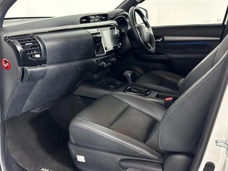 2022-Toyota-Hilux-28-GD-6-Raised-Body-Legend-Auto-Double-Cab_8