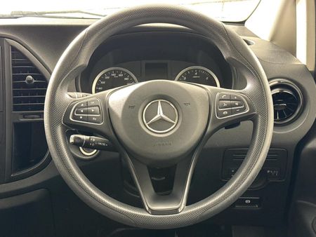 2021-Mercedes-Benz-Vito-116-22-CDI-Tourer-Pro-Auto_10