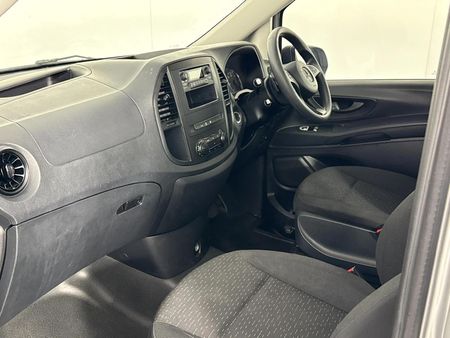 2021-Mercedes-Benz-Vito-116-22-CDI-Tourer-Pro-Auto_8