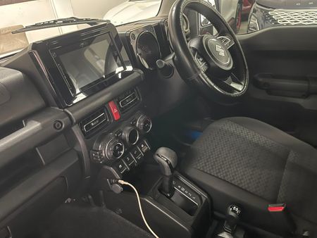 2023-Suzuki-Jimny-15-GLX-Auto_9