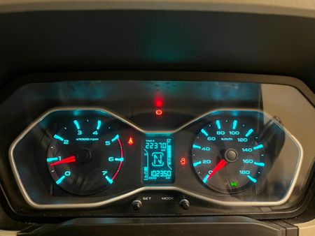 2017-Mahindra-Scorpio-22-mHawk-4x4-8-seat-S10_10