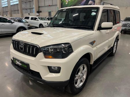 2017-Mahindra-Scorpio-22-mHawk-4x4-8-seat-S10_2