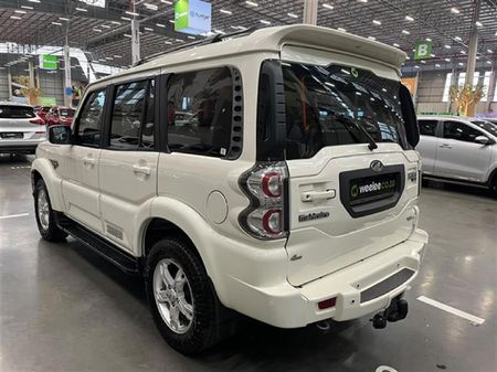 2017-Mahindra-Scorpio-22-mHawk-4x4-8-seat-S10_4