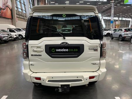2017-Mahindra-Scorpio-22-mHawk-4x4-8-seat-S10_5