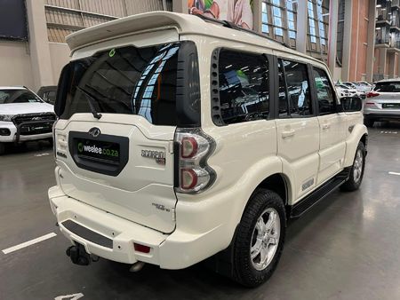 2017-Mahindra-Scorpio-22-mHawk-4x4-8-seat-S10_6