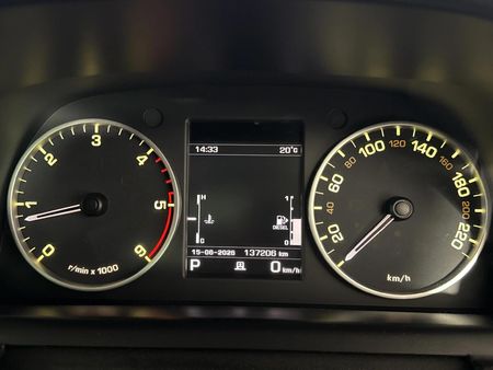 2014-Land-Rover-Discovery-4-30-TD-SD-V6-HSE_2