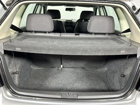2009-Volkswagen-Polo-16-Trendline_13