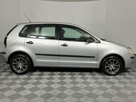 2009-Volkswagen-Polo-16-Trendline_16