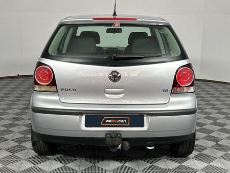 2009-Volkswagen-Polo-16-Trendline_17
