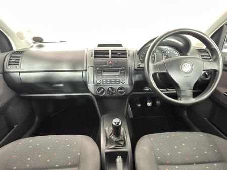 2009-Volkswagen-Polo-16-Trendline_1