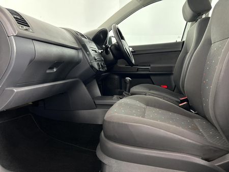 2009-Volkswagen-Polo-16-Trendline_8