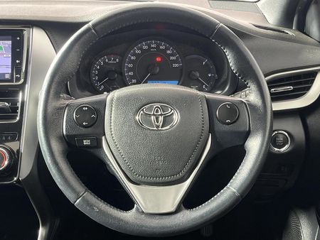 2018-Toyota-Yaris-15-XS-5-dr_11