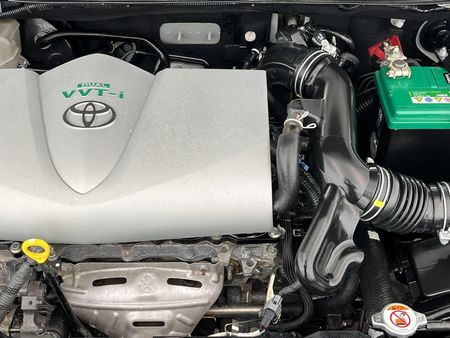 2018-Toyota-Yaris-15-XS-5-dr_12
