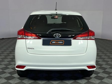 2018-Toyota-Yaris-15-XS-5-dr_16