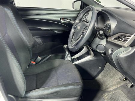 2018-Toyota-Yaris-15-XS-5-dr_8