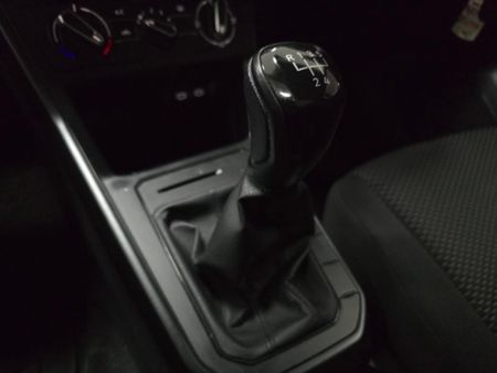 2024-Volkswagen-Polo-10-TSI_10