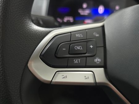 2024-Volkswagen-Polo-10-TSI_15