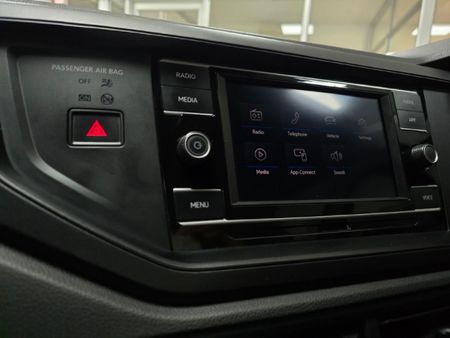 2024-Volkswagen-Polo-10-TSI_16