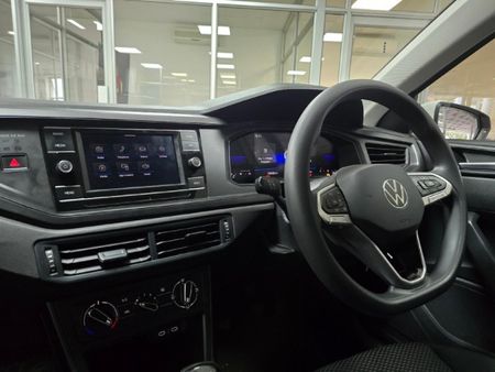 2024-Volkswagen-Polo-10-TSI_18
